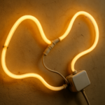 Branchement néon LED en série : pourquoi c’est déconseillé